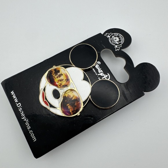 Disney Collection 2014 Mickey Mouse Sunglasses Palm Trees Pin NEW!!! - Picture 4 of 5